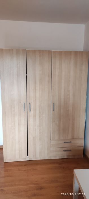 Szafa ubraniowa - szuflady, półki, wieszaki