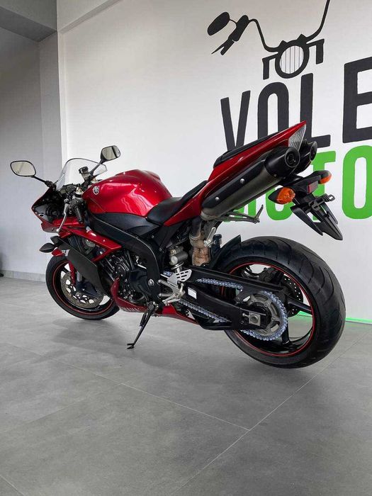 Мотоцикл Yamaha R1