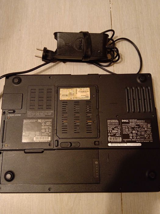 Dell 1501 + zasilacz stan dobry Darmowa Wysyłka