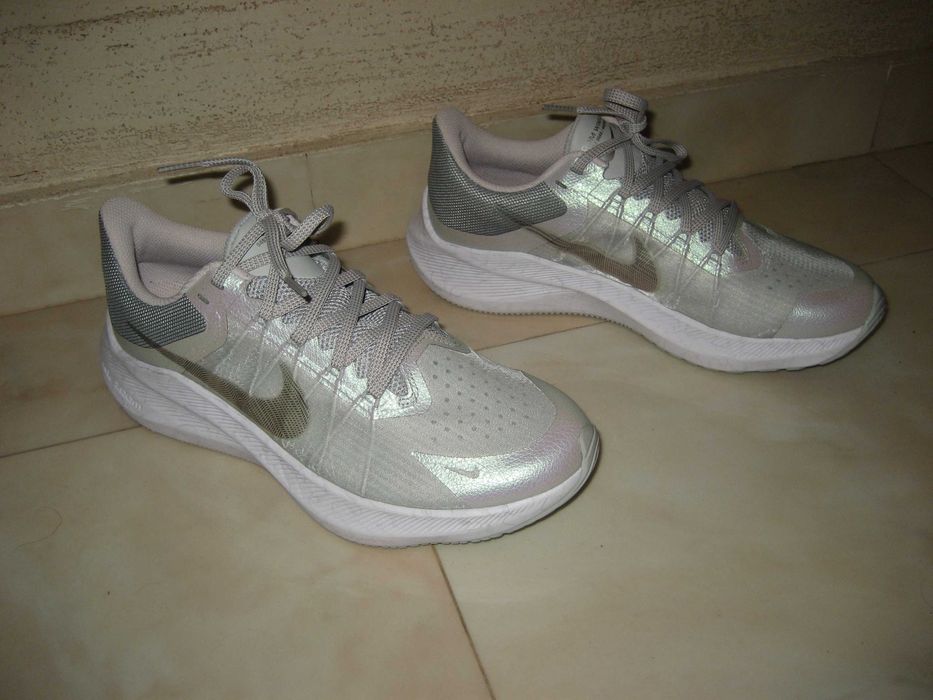 НОВІ Кросівки жіночі для бігу NIKE ZOOM WINFLO 8 . Оригінал.