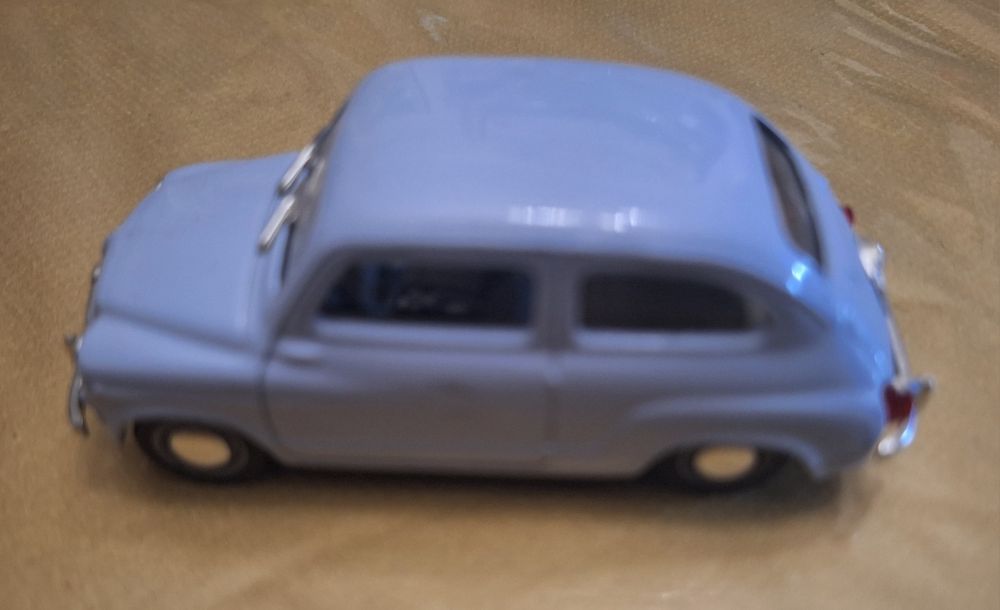 Fiat 600D Miniatura escala 1:43