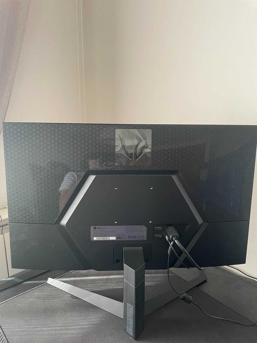 Monitor LG UltraGear 165Hz (24'' - Full HD - AMD FreeSync)
