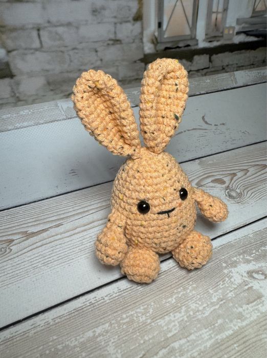 Вязаная игрушка зайчик ручная работа