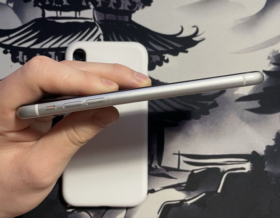 iPhone Xr White на 64gb