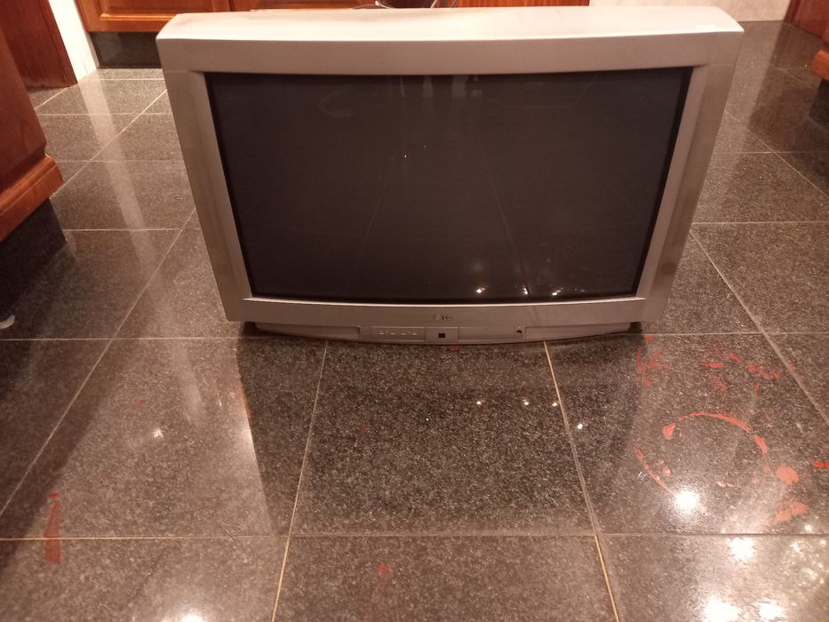 Televisão LG grande avariada