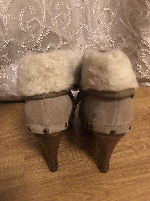 Buty zamszowe damskie Guess 36