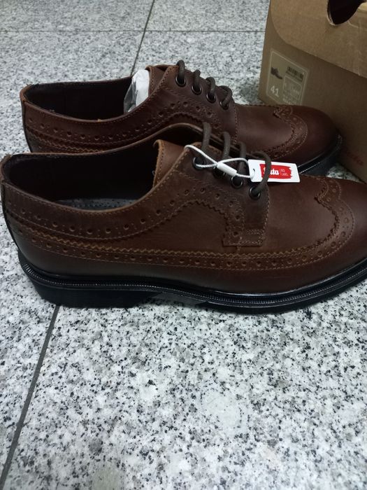 Sapatos BATA 41 novos em couro