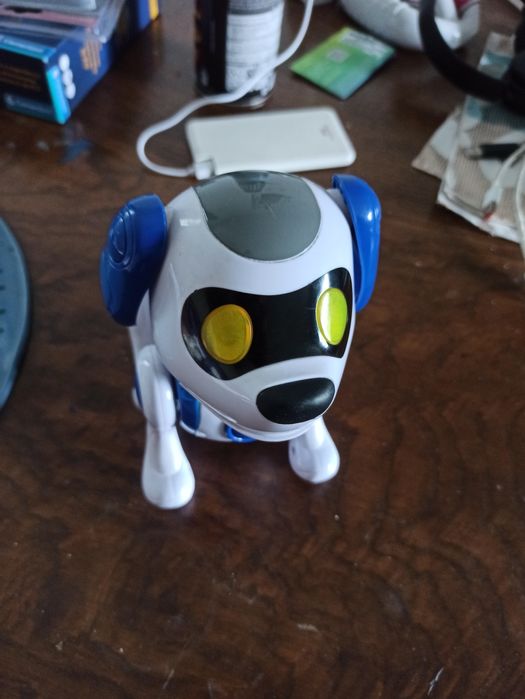 Cão robô interativo