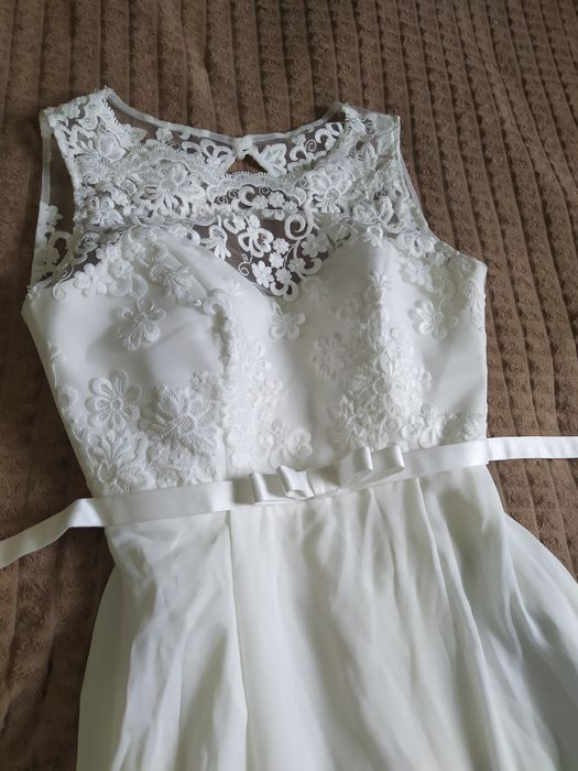 Ніжна весільна сукня