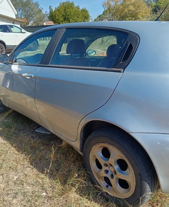 Alfa Romeo 147 1.9 Jtd 8V de Setembro 2001 — photo 4