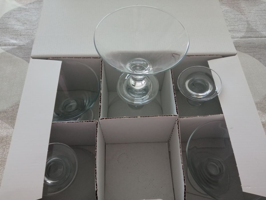 Taças de vidro como novas