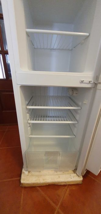 Frigorífico impecável para casa ou campismo