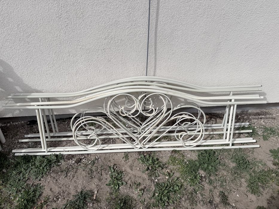 Łóżka domowe w super stanie.