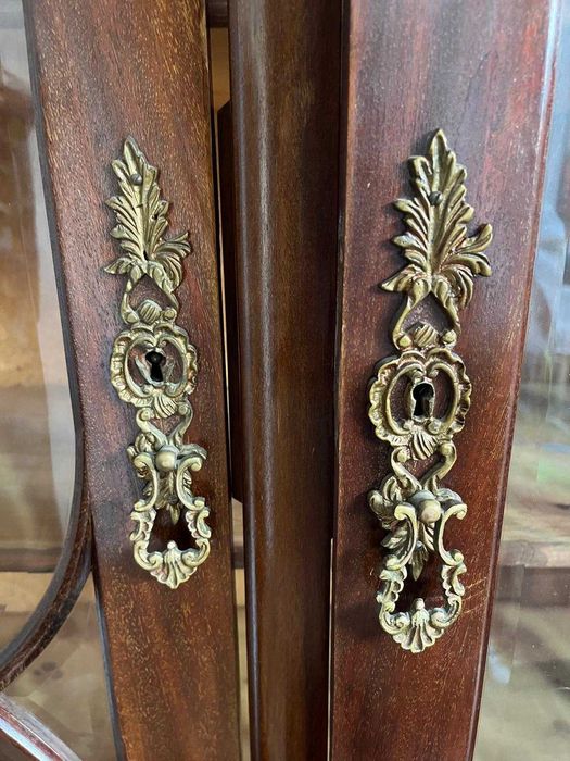 Cristaleira de madeira Vintage