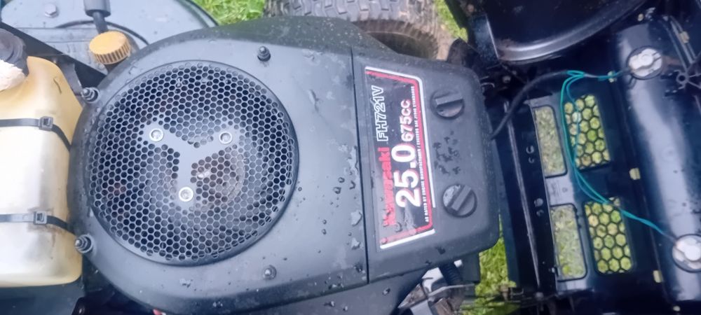 Tractor corta relva  25cv bicilindro