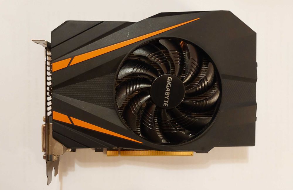 Відеокарта GIGABYTE GTX 1060 Mini ITX OC 3GB у гарному стані!
