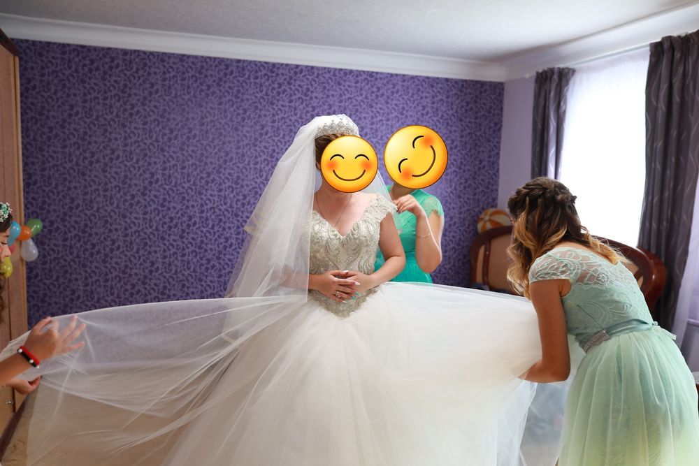 Весільна сукня шикарна,пишна,вишита бісером