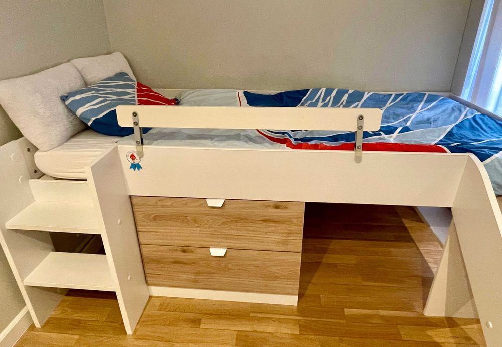 Cama infantil/junior com escorrega