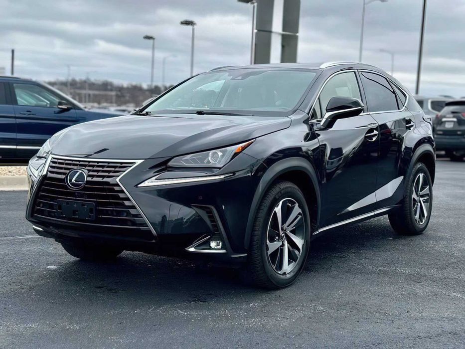 Lexus NX 300h      2021
