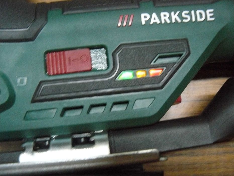Wyrzynarka akumulatorowa z kpl. brzeszczotów zamienię sprzedam