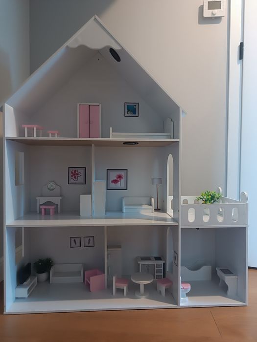 Duży domek dla lalek