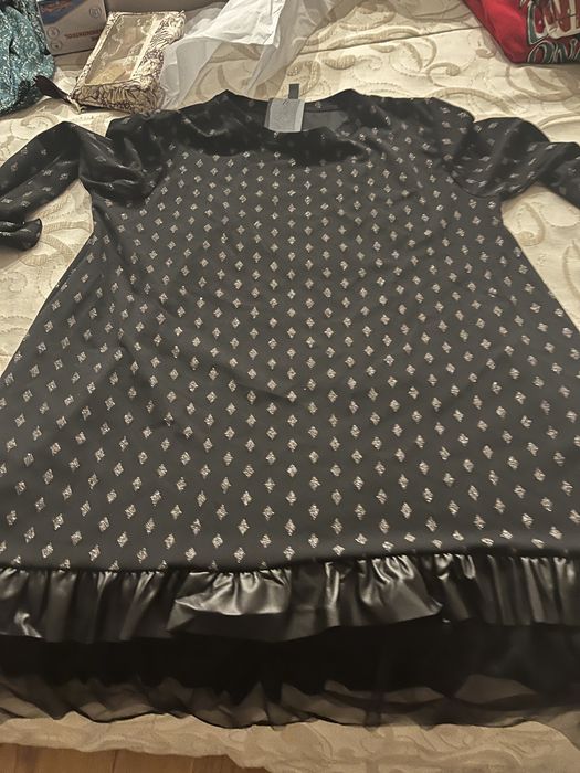 Black shiny dress, one size, NEW