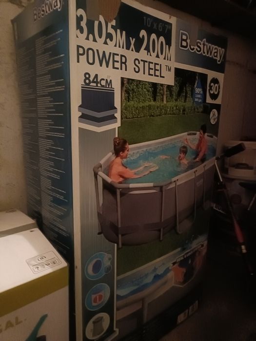 Basen stelażowy z pompą piaskowa .