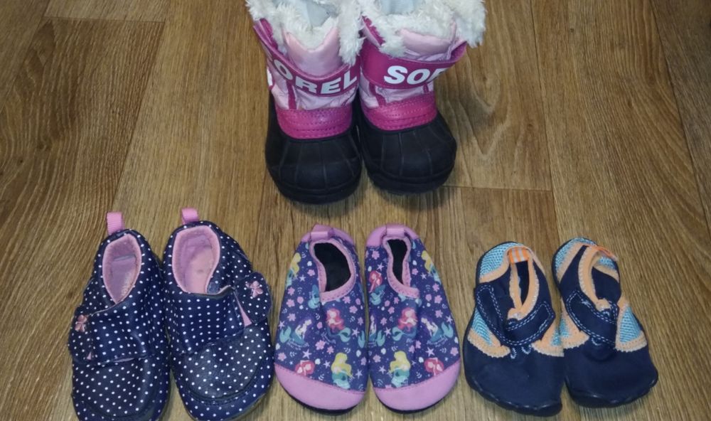 Дитяче взуття одним лотом