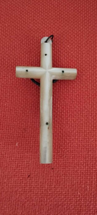 Crucifixos e cruz antigos em bom estado