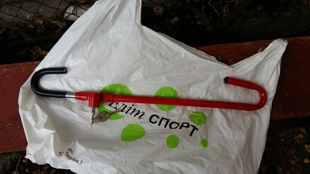 Замок на кермо (блокіратор керма)