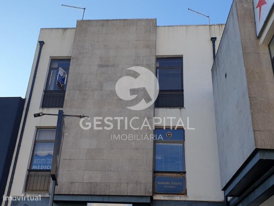 Dois escritórios arrendados no centro do Marco