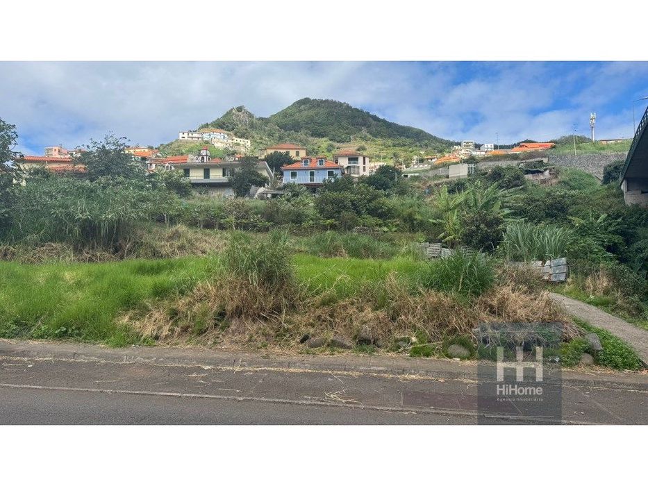 Terreno com 560 m2 em Machico