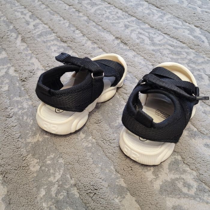 Сандалі чорного кольору, устілка 13.5 см