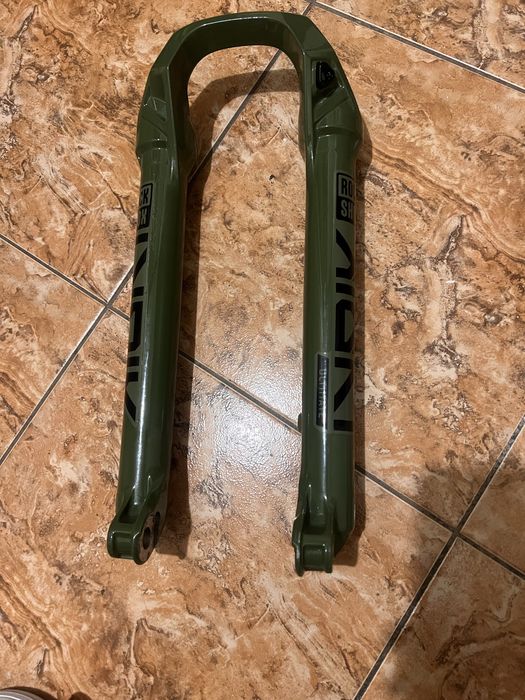 RockShox Lyrik Ultimate RC2,Dolna golen widelca