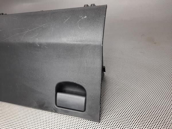 Porta luvas TOYOTA Yaris (_P9_)