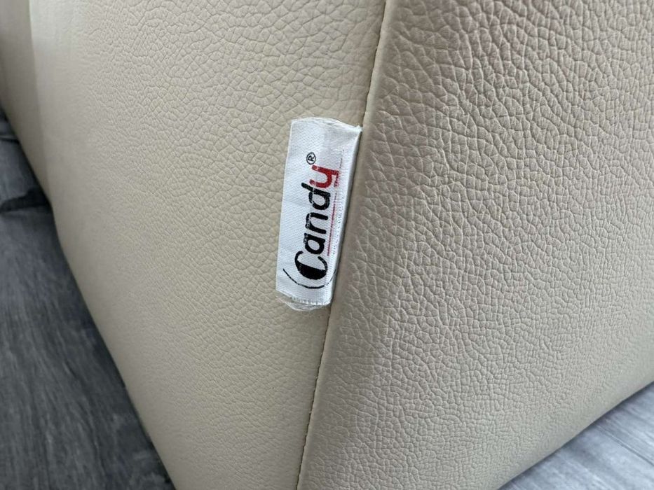 Шкіряні тримісні розкішні світлі дивани. Німеччина. Бренд  CANDY