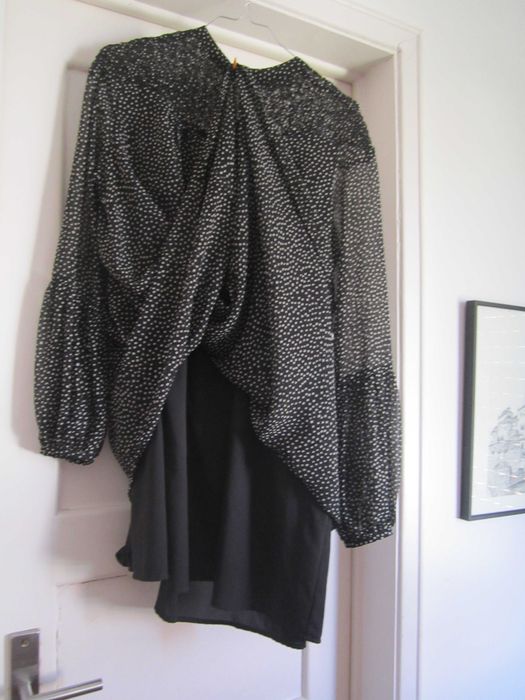 Vestido Zara Preto bolinhas brancas com forro midi, mangas em balão