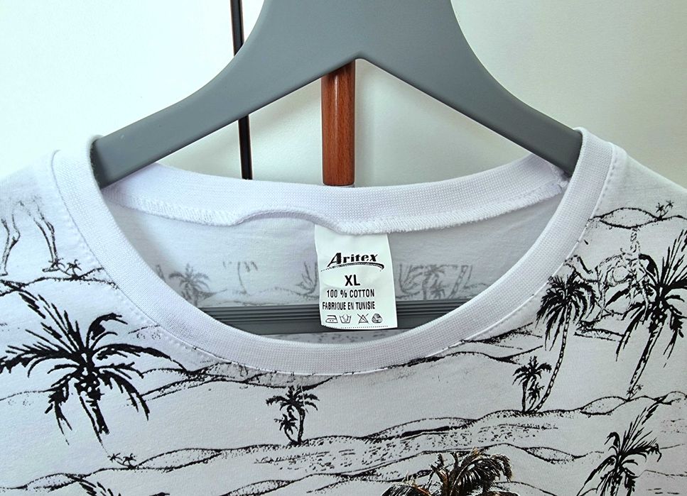 T-shirt branca Tunísia com camelos 100% algodão, tam XL - nunca usada