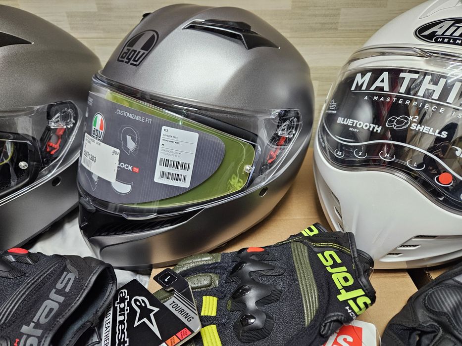 Мотошолом AGV, мотокуртка, мотоштани, мотоботи Alpinestars, Dainese