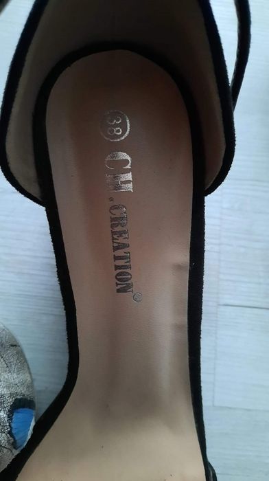 Buty na słupku rozmiar 38 kartonik