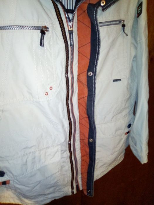 Продам фирменную, брендовую куртку ветровку Cabano active