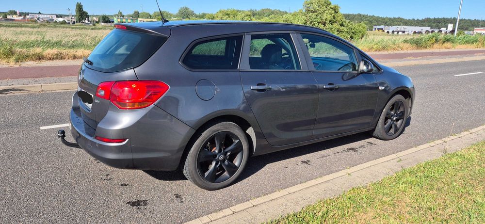 Opel astra j kombi 1.7 cdti