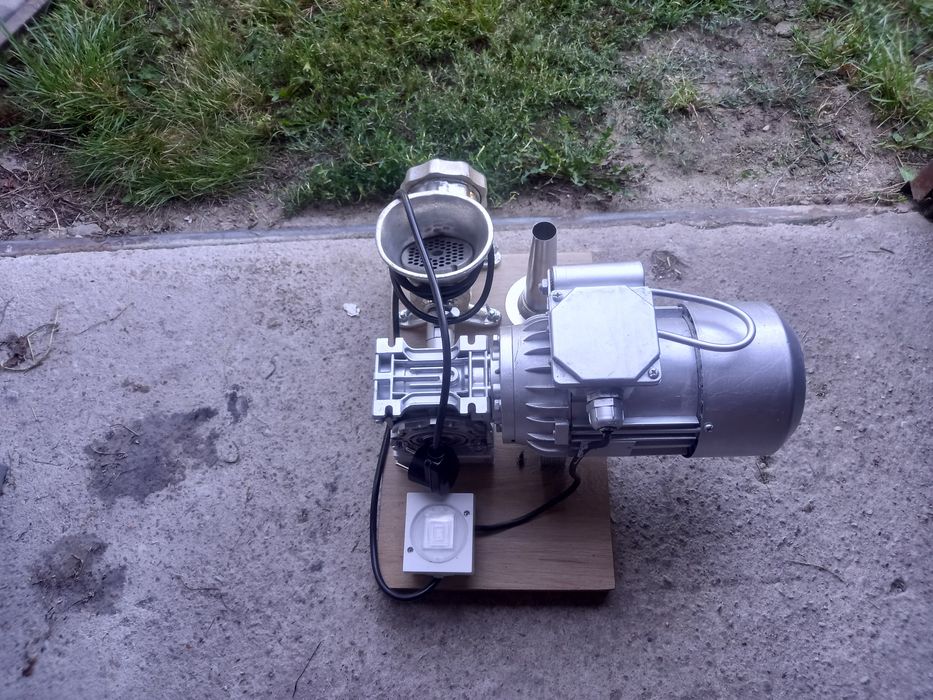 Maszynka do mięsa Alfa12 nowa  12