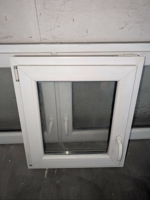 Okno plastikowe 64x72