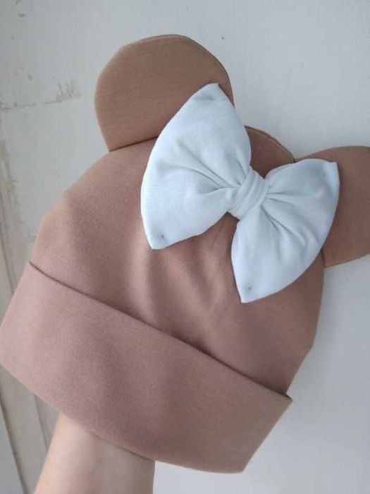 Яркая демисезонная шапка с ушками Микки трикотаж бежевая