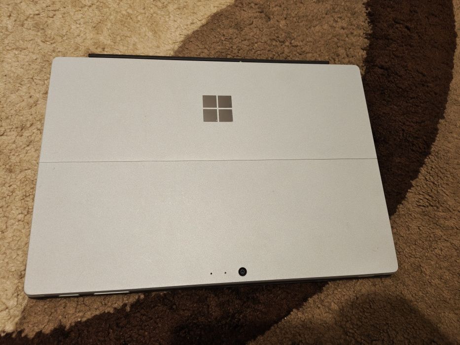Microsoft Surface 1796 i7 256gb 8gb