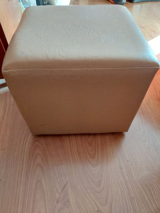 Banco quadrado beje