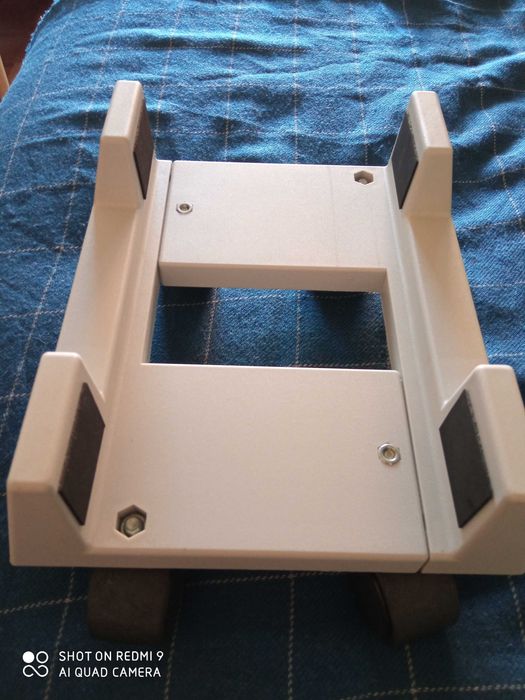 Base com Rodas para Computador