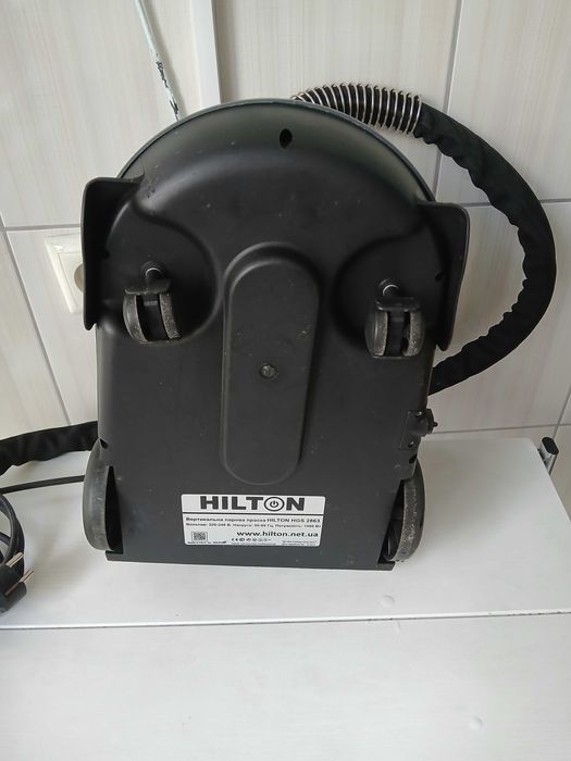Вертикальна парова праска HILTON HGS 2863.