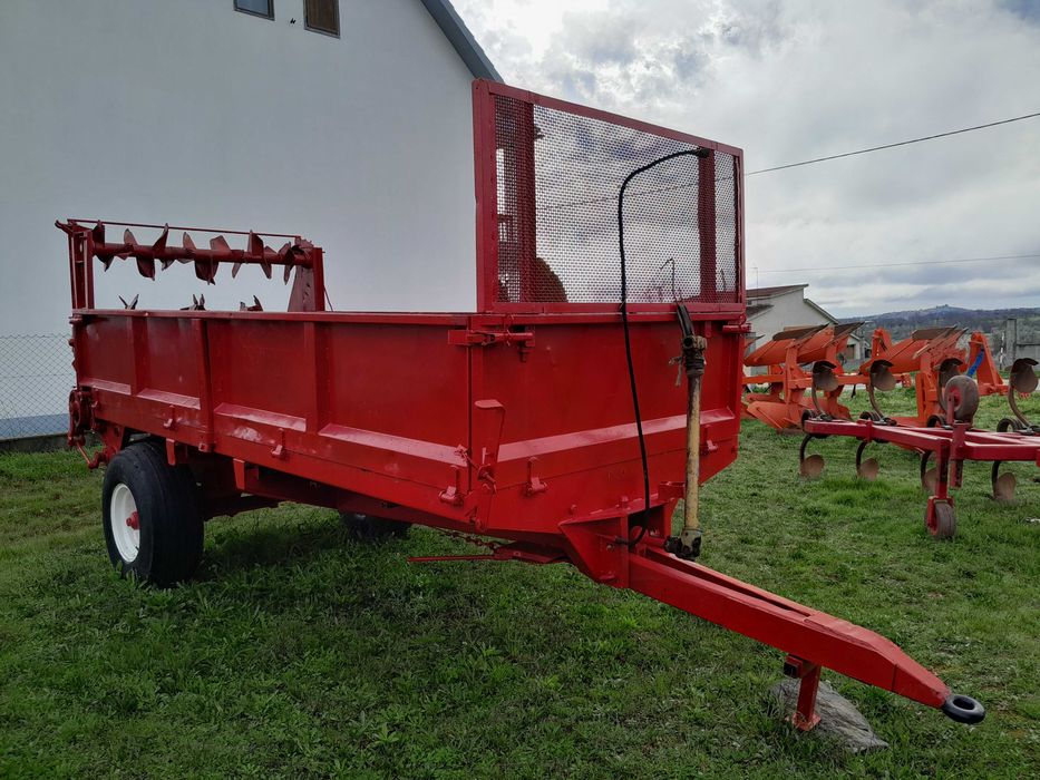 Reboques espalhadores de estrume